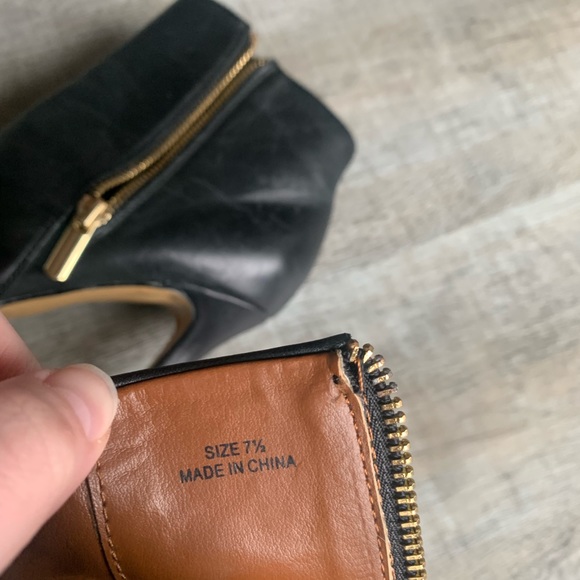 Black Banana Republic Booties Sz 7.5 - Picture 2 of 3